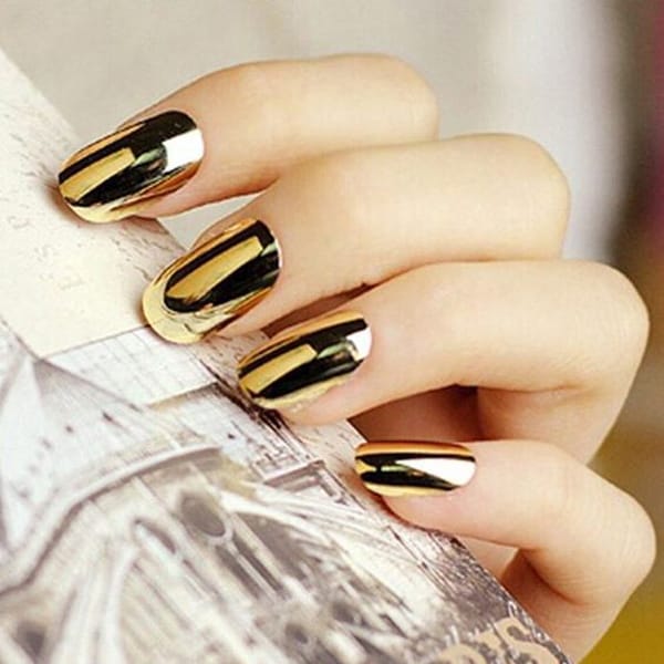 ОГЛЕДАЛНИТЕ НОКТИ – ХИТ В МАНИКЮРА